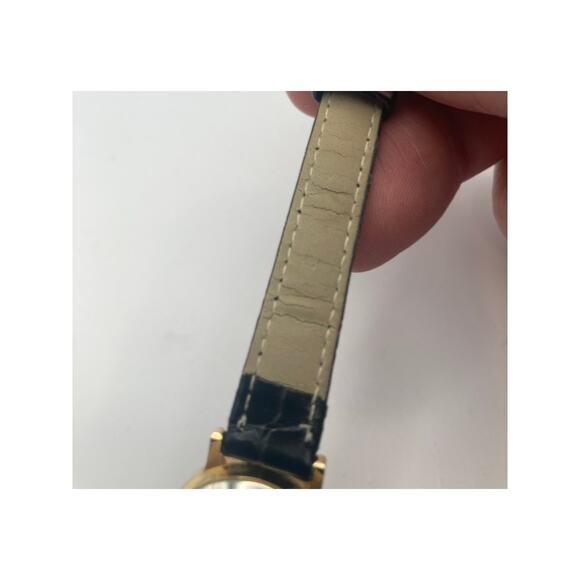 Stylish Classic Women's Analog Watch One Gem at 12 O'clock with New Battery - Picture 5 of 5